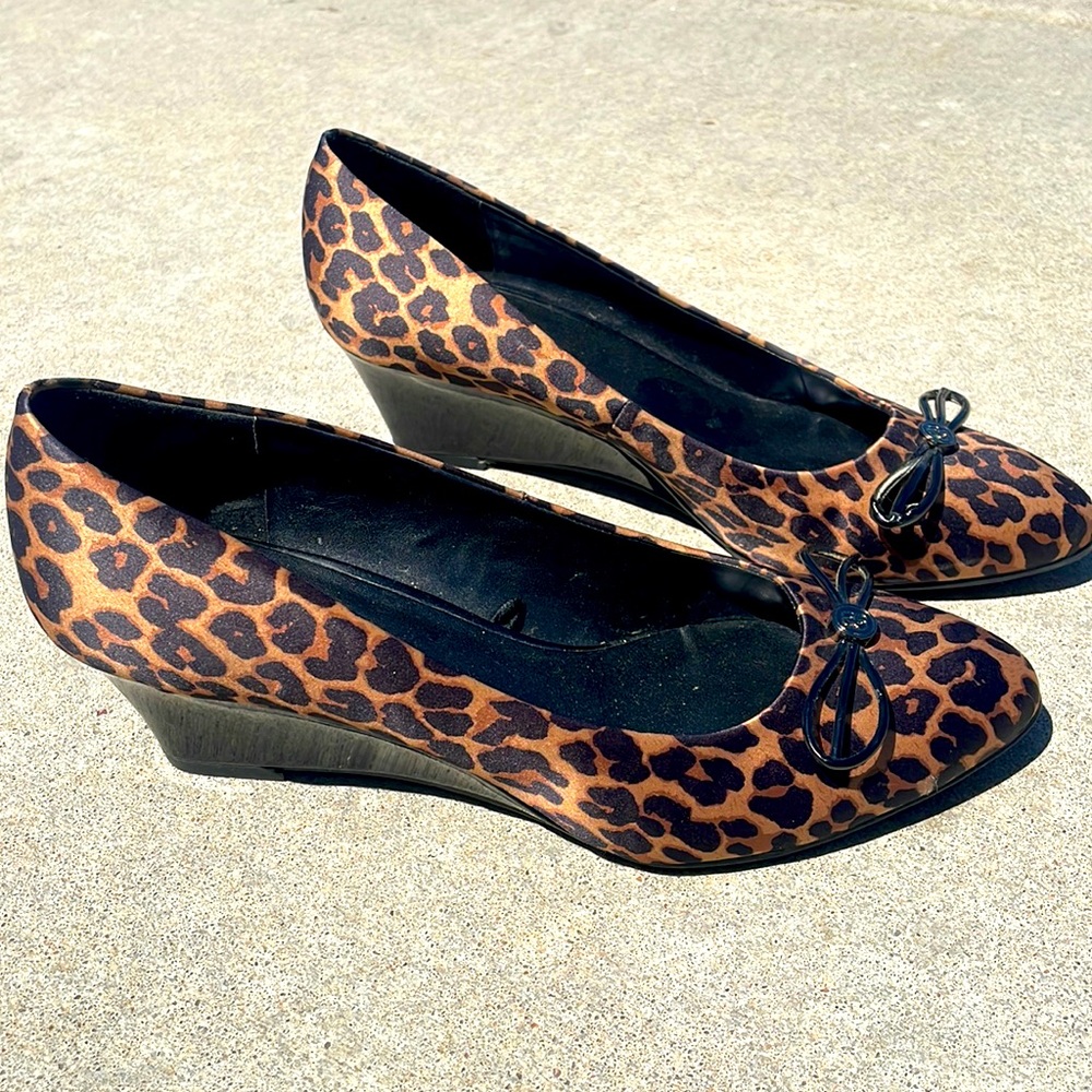 Women’s Bandolino leopard heels platform